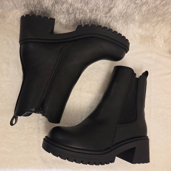 NWOT Sugar Women’s Black Abruzzi Lug Sole Zippered Ankle Boots - 7.5 - Picture 7 of 14